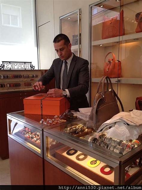 gift for hermes sales associatew